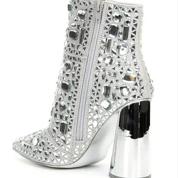 Steve Madden
Vayle Rhinestone Embellished Pointed Toe Booties - Picture 6 of 16